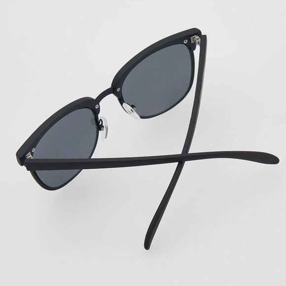 Ultra-Thin Two-Tone Square Glasses – Trendy Black & Green Gradient Eyewear for W - Picture 3 of 4